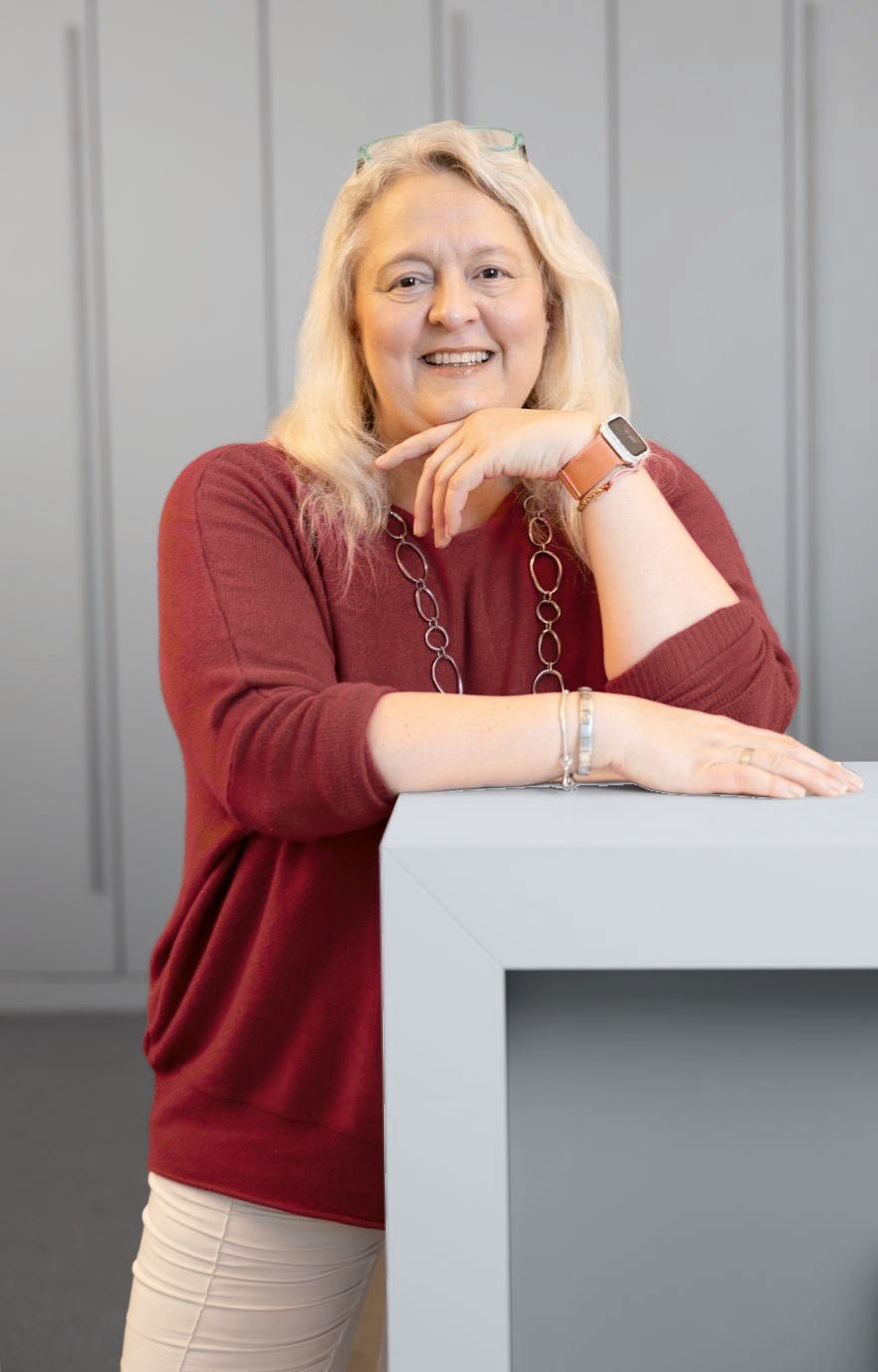 Claudia Vieth-Wolfsteiner in ihrem Praxisraum in Erlangen
